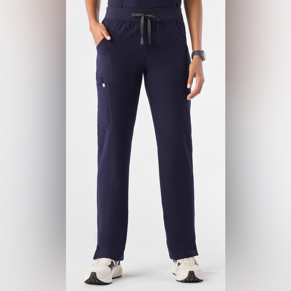 Women’s FIGS Kade Cargo Scrub Pants